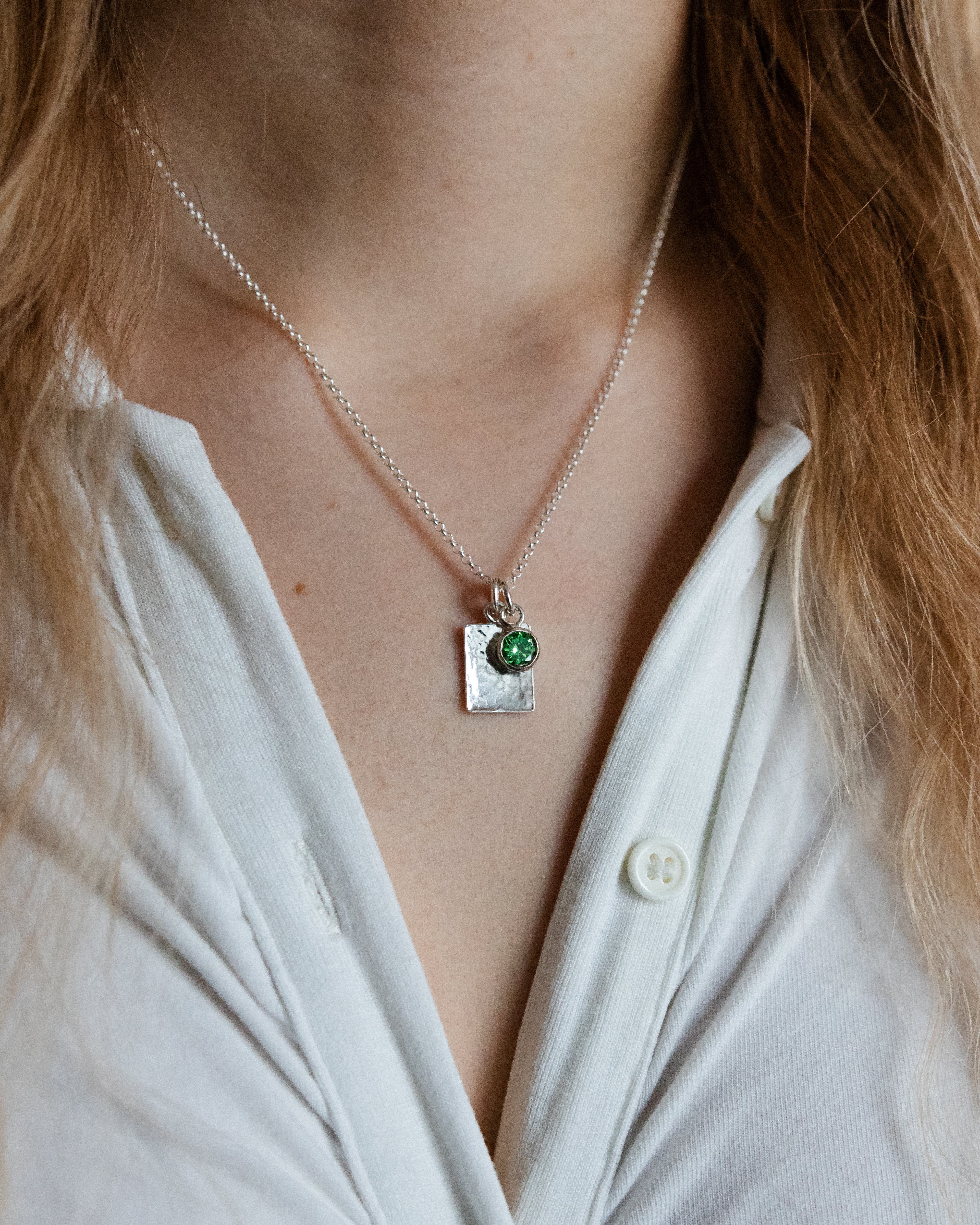 Taottu laatta - Kaulakoru omalla kaiverruksella