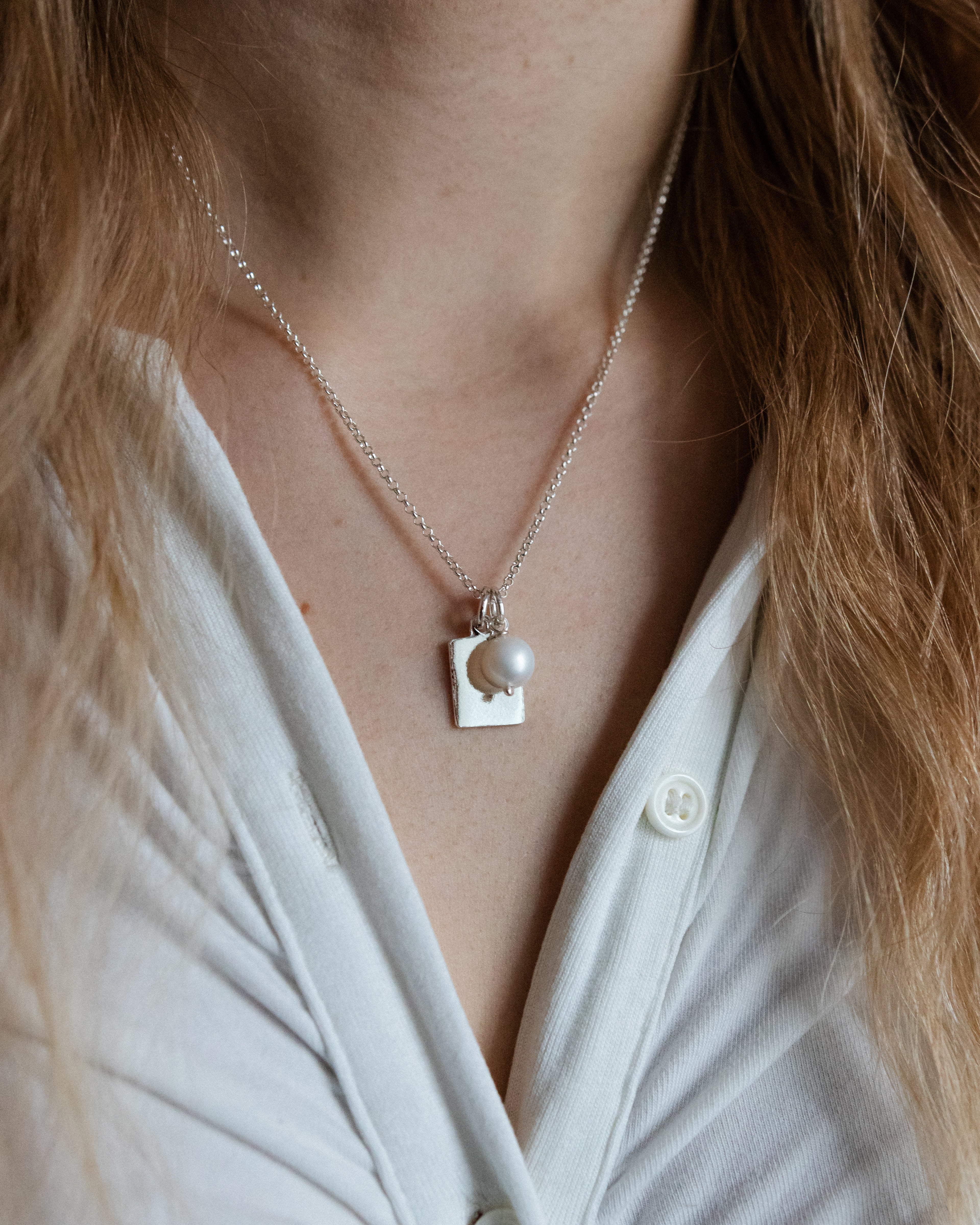 Kiiltävä laatta - Kaulakoru omalla kaiverruksella