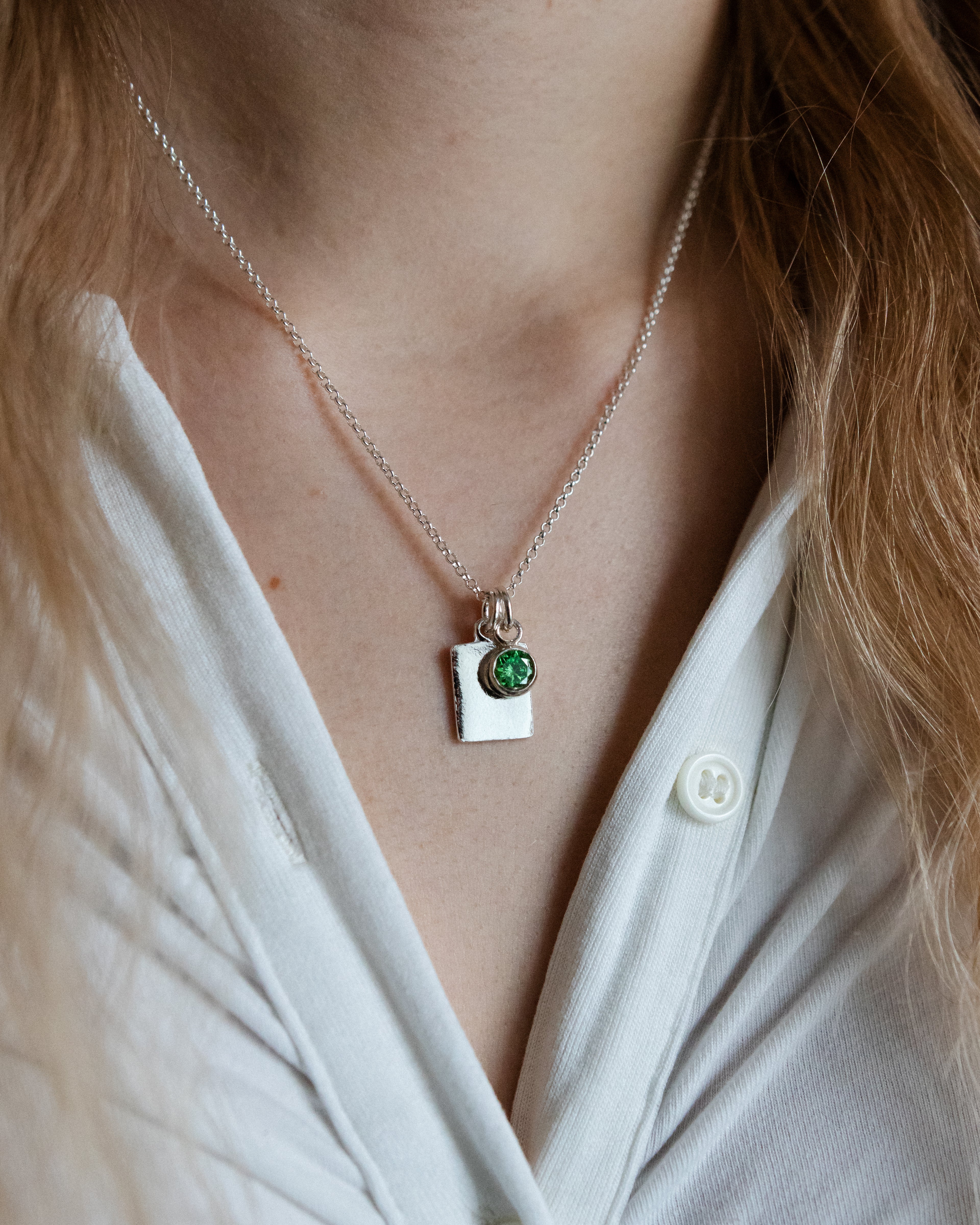 Kiiltävä laatta - Kaulakoru omalla kaiverruksella