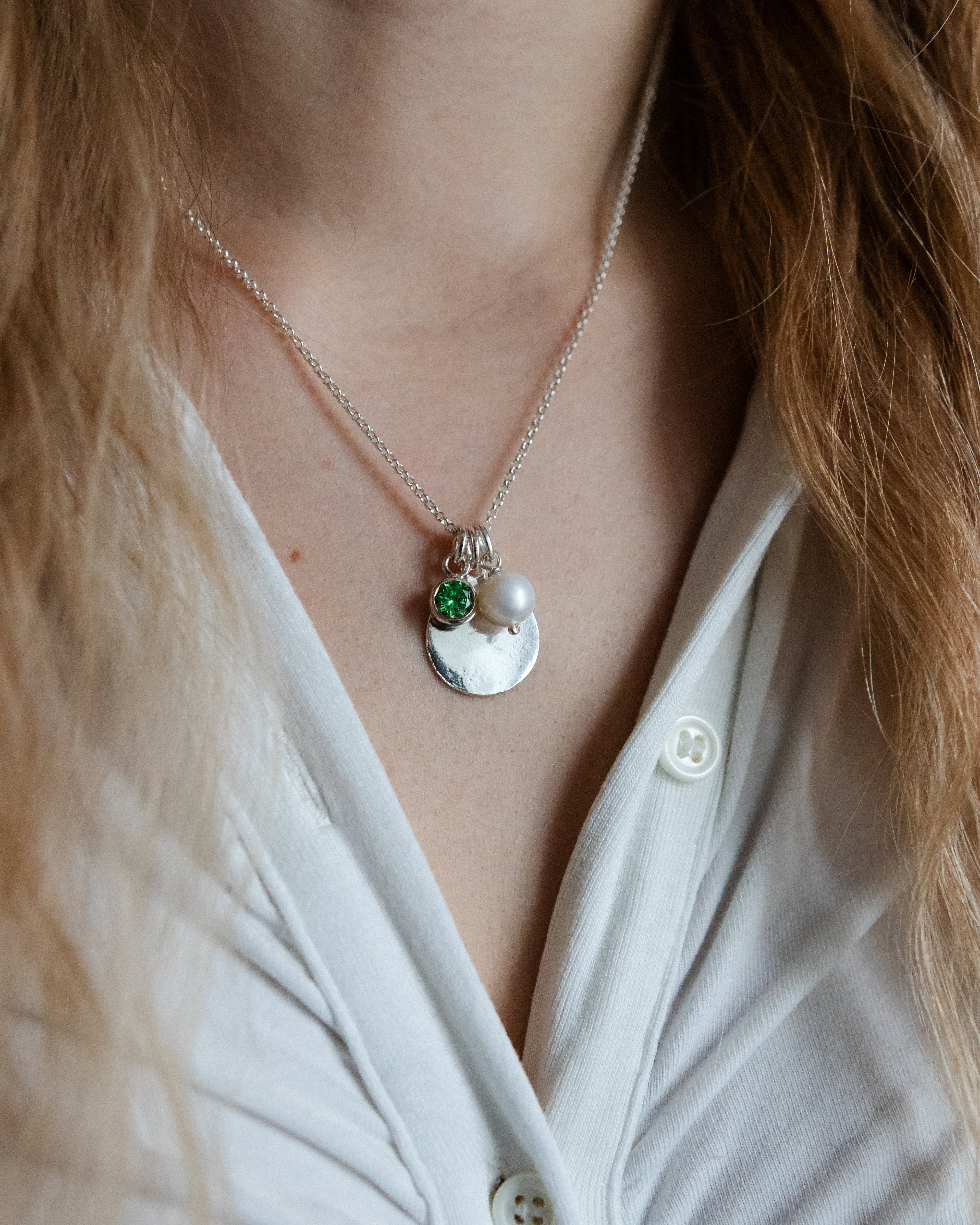 Kiiltävä pyöreä laatta - Kaulakoru omalla kaiverruksella