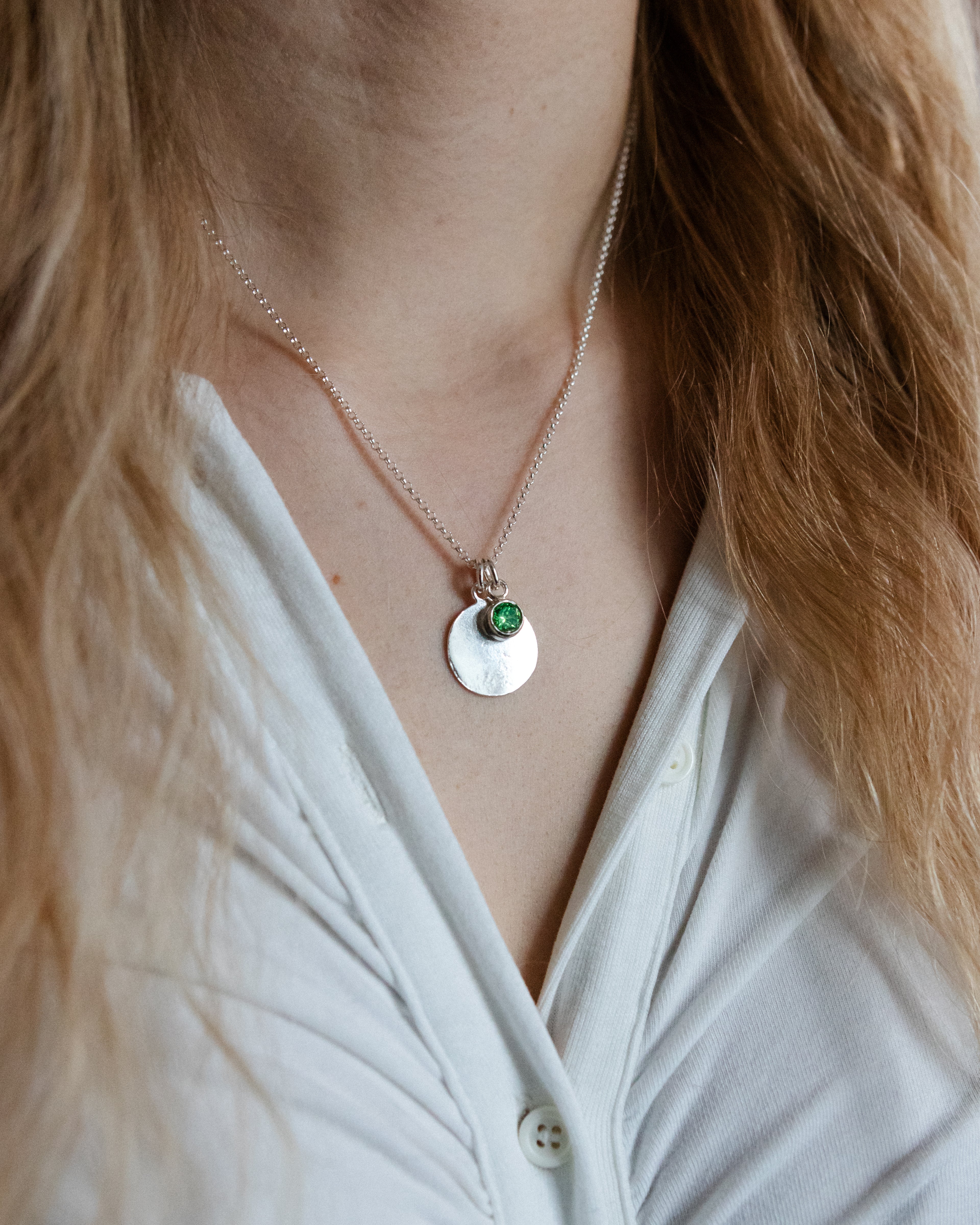 Kiiltävä pyöreä laatta - Kaulakoru omalla kaiverruksella