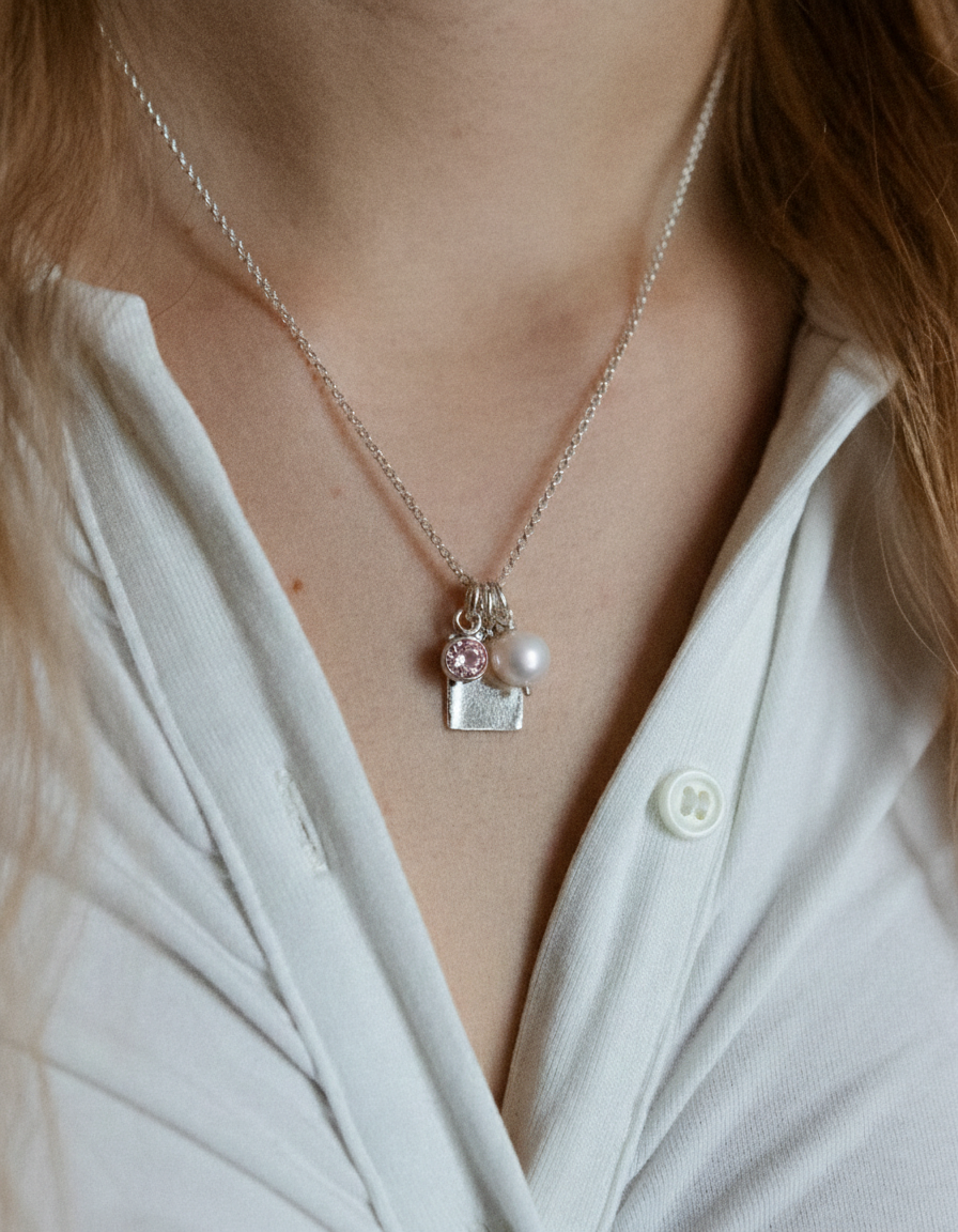 Kiiltävä laatta - Kaulakoru omalla kaiverruksella