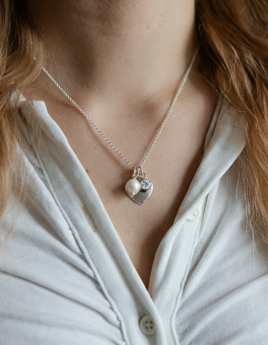 Kiiltävä sydän laatta - Kaulakoru omalla kaiverruksella