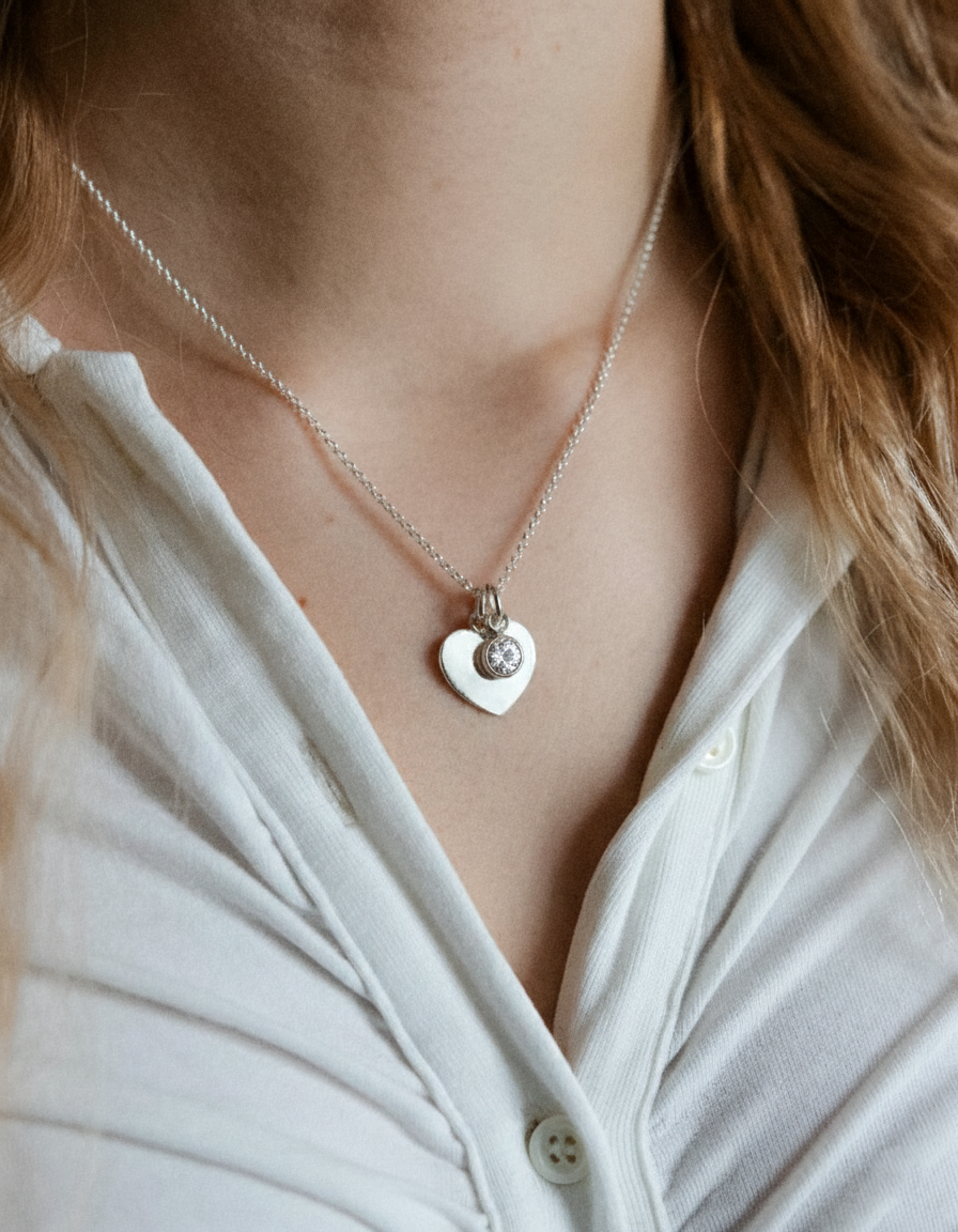 Kiiltävä sydän laatta - Kaulakoru omalla kaiverruksella